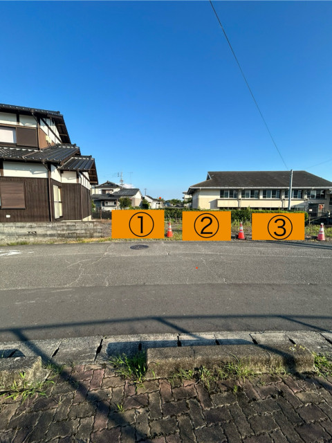学校横駐車場の駐車場写真