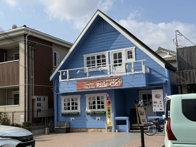 カナディアンカフェRide On! 店舗駐車場の駐車場写真