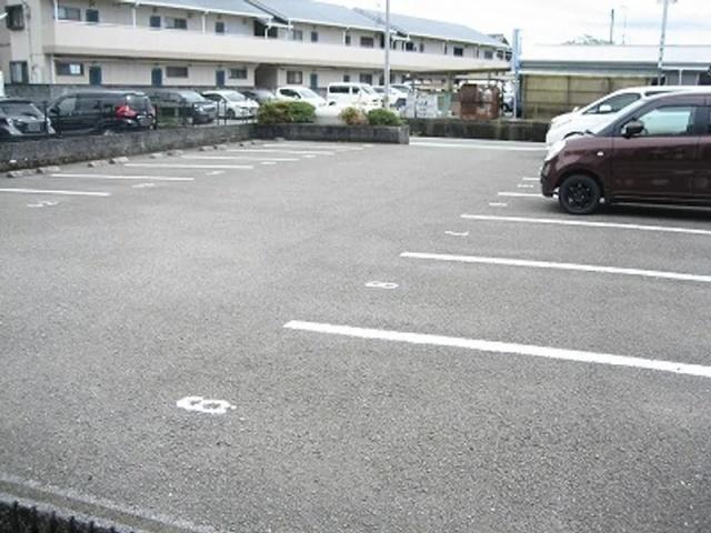 レオパレスアムール駐車場【17570】の駐車場写真