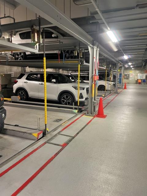梅田DTタワー地下3階駐車場 駐車後24時間パック【入庫可能時間：6:00～23:00】※高さ175cmの駐車場写真