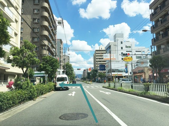 【道順1】府道173号線を今里筋方面から内環状線(国道479号線)方面へと進み、「北巽小学校」を過ぎてから3つ目の信号を「左折」してください。