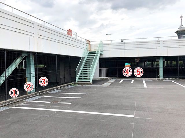 現地駐車場です、ご予約のスペースをご確認ください