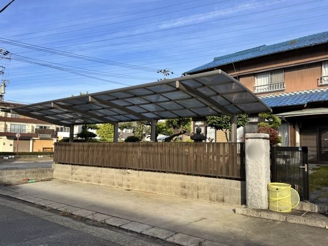 西区あかしろ駐車場【屋根付舗装】の駐車場写真