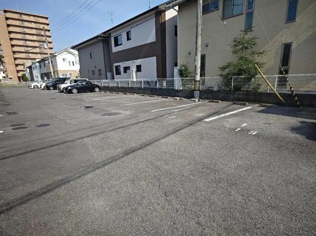 レオパレスヴィラ姫原駐車場【16711】の駐車場写真