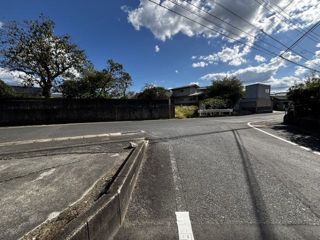 福岡県中間市下大隈1611-1の駐車場写真