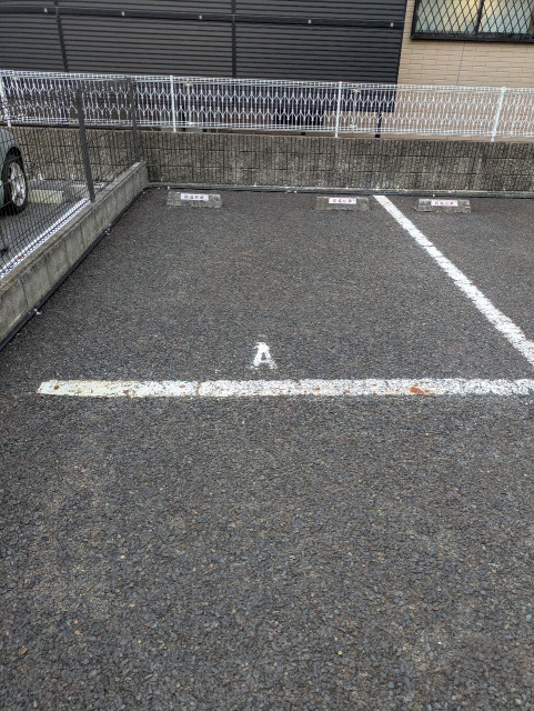 パラシオン八王子【　 A　】一番奥の駐車場写真