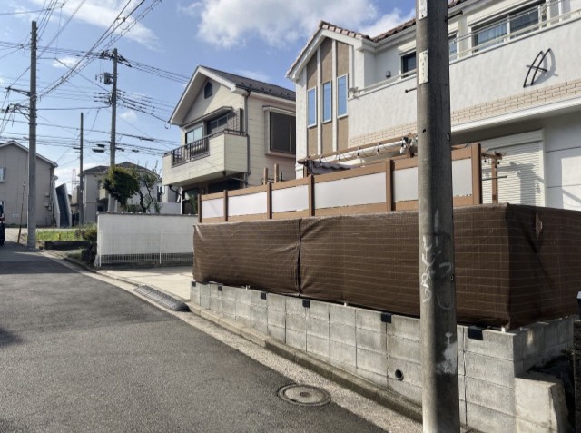 【1】玄関側　17時～18時専用の駐車場写真