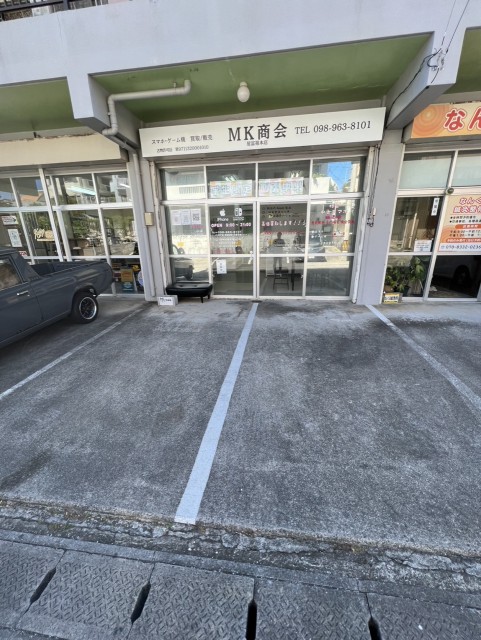 沖縄県浦添市屋富祖の駐車場写真