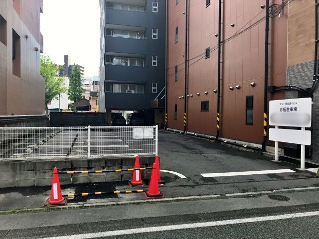 駐車場入口