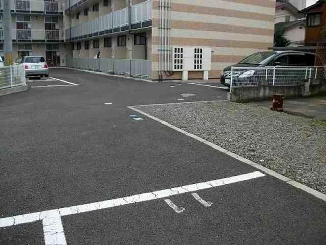 レオパレスヒルウイング駐車場【28688】の駐車場写真
