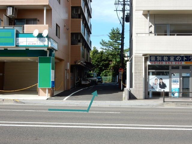 【道順3】個別教室トライの看板を目印に左折してください