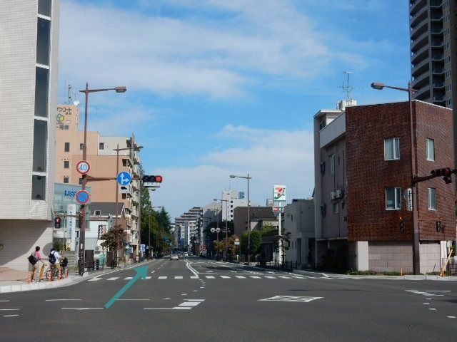 【道順2】信号をわたり直進してください