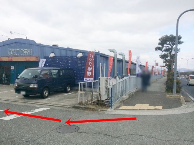 【道順1】大通りから「かばんの総合病院 山澤工房」の方に入ってください。