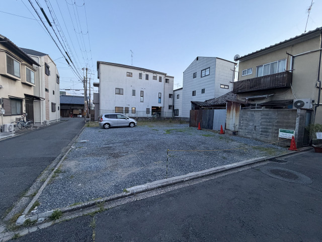 停止中の駐車場写真