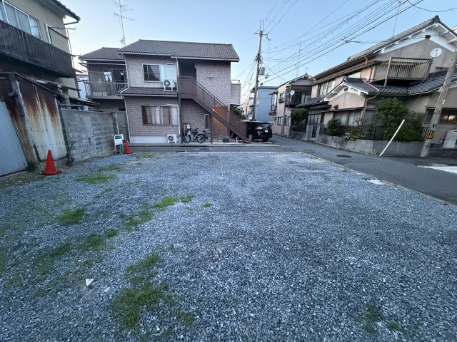 停止中の駐車場写真