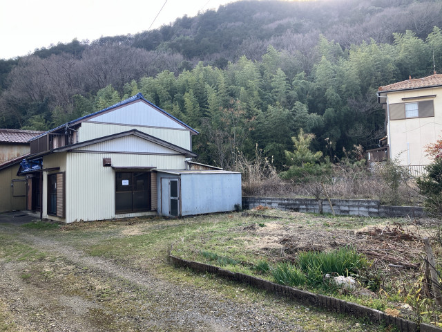 岐阜市岩崎360-6の駐車場写真