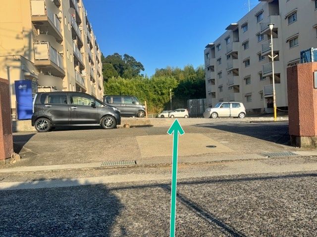 ビレッジハウス馬場平【W-322】※1号棟と2号棟の間付近の駐車場写真