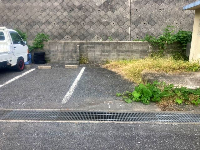 ビレッジハウス倉治【W-266】駐車場※2号棟付近の駐車場写真