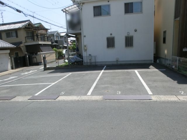 駐車場内