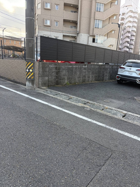 愛知県名古屋市千種区光が丘1-16-10の駐車場写真