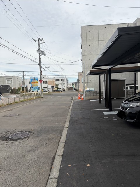 《札幌ドーム福住口230m》福住3条5丁目2-39カーポート内駐車場の駐車場写真