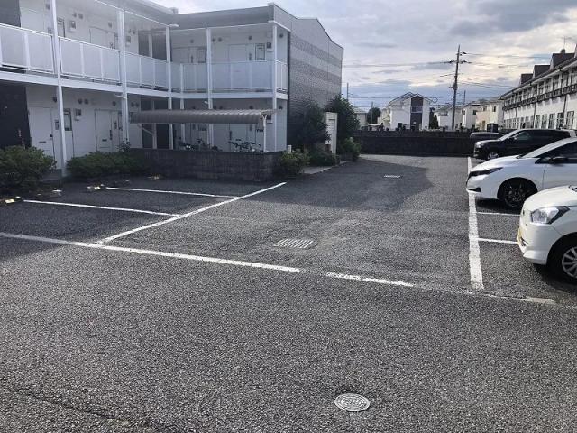 レオパレスヴィヴァルディ駐車場【24402】の駐車場写真