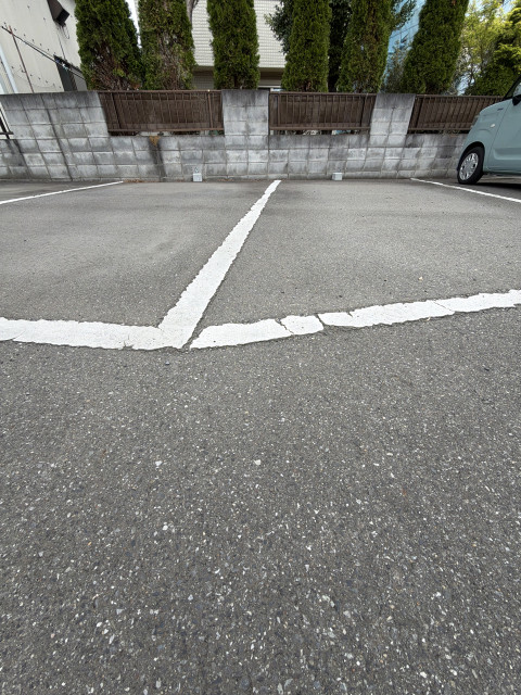 旭町5-11駐車場の駐車場写真