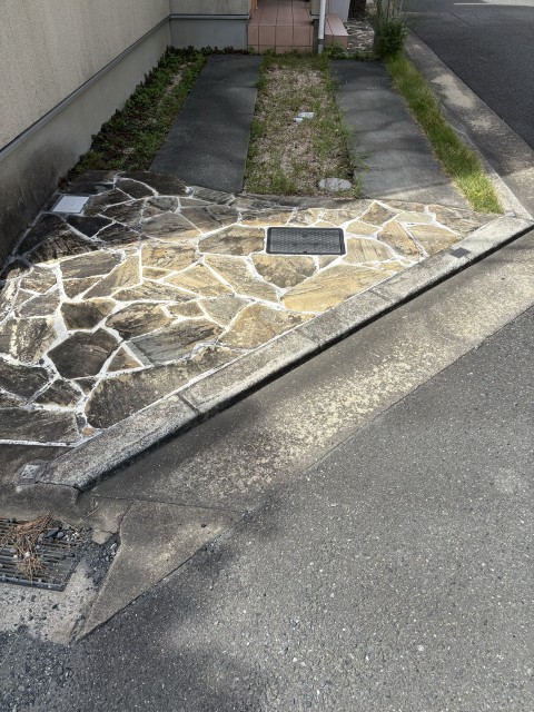 千里丘5丁目8-37駐車場の駐車場写真