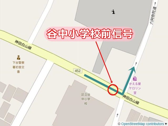 【道順2】「谷中小学校前」の信号の次の道で「左折」し、一方通行の道へと進んでください。