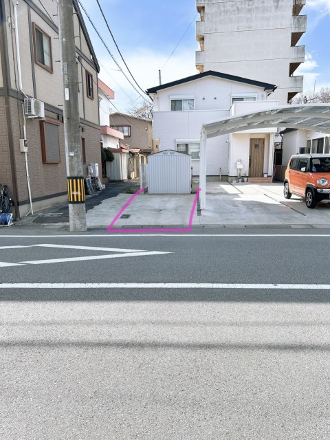 甲府中央258駐車場 屋根なしの駐車場写真