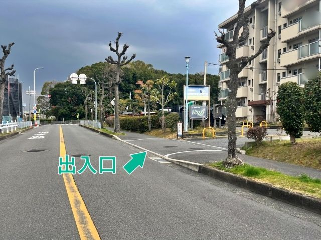 鴨谷台1丁 団地駐車場(5号棟付近)の駐車場写真