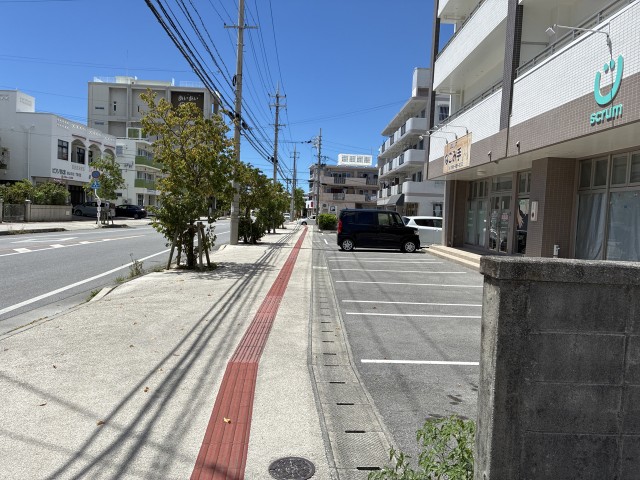 平日夜駐車場の駐車場写真