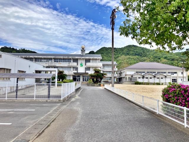 北小松島小学校【小松島港まつり2026 7/19(日)】の駐車場写真