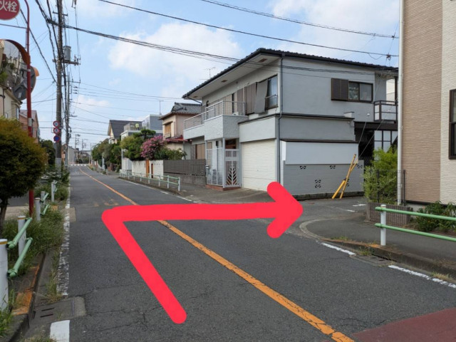 調布市 佐須町２丁目 個人宅の駐車場写真