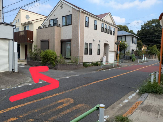 調布市 佐須町２丁目 個人宅の駐車場写真