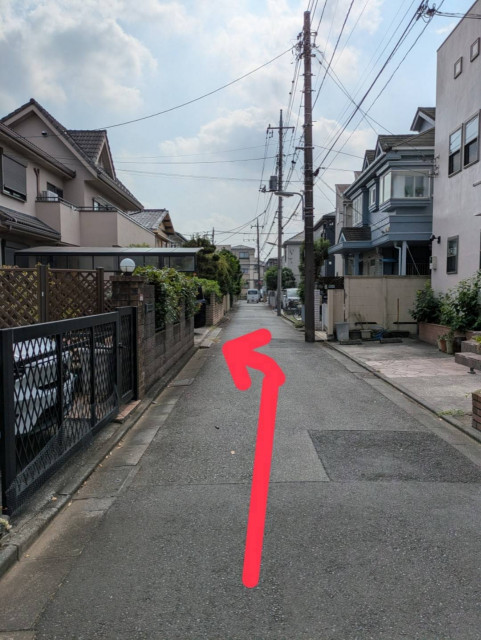 調布市 佐須町２丁目 個人宅の駐車場写真