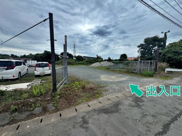 [d85c7]小山7丁目4 アキッパ砂利駐車場【土のみ利用可】の駐車場写真