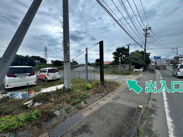 [d85c7]小山7丁目4 アキッパ砂利駐車場【土のみ利用可】の駐車場写真