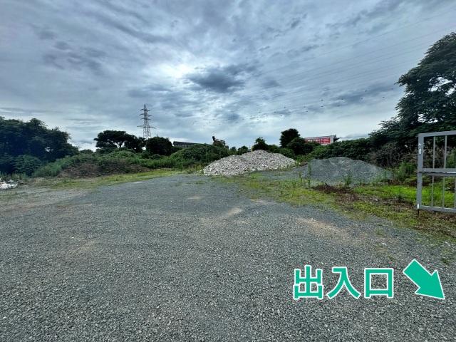 [d85c7]小山7丁目4 アキッパ砂利駐車場【土のみ利用可】の駐車場写真