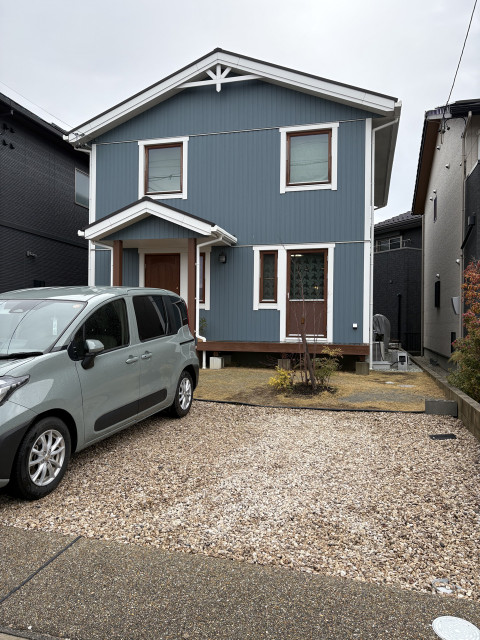 青い家駐車場の駐車場写真