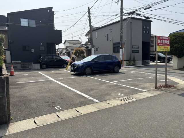和田🅿️ 1番　ワンボックスまで🉑全8台の駐車場写真