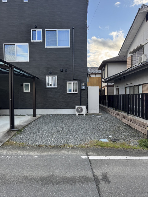 氷上町石生673駐車場の駐車場写真