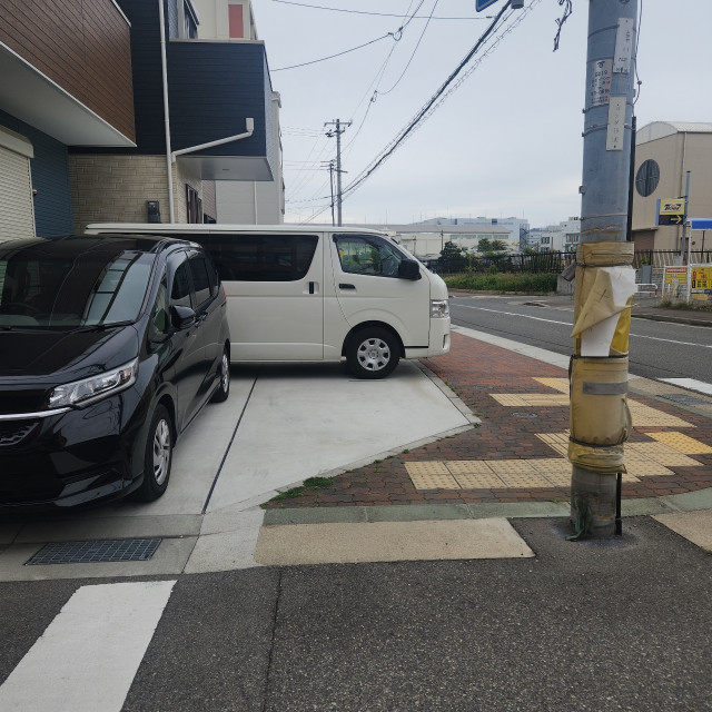 《ノエビアスタジアム神戸3分!!》吉田町1青い家自販機目印!!の駐車場写真