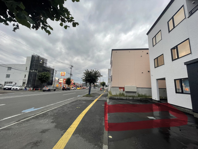 中央2条4丁目9-42駐車場の駐車場写真