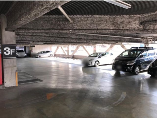 1階から3階までの空いている車室に駐車してください