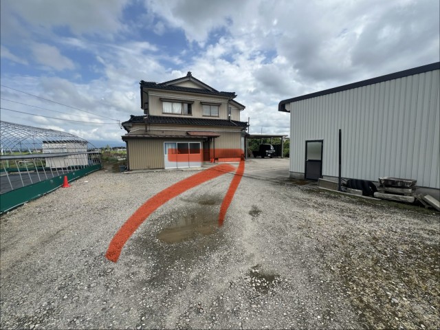 富山県富山市下飯野11の駐車場写真