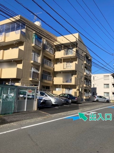 上麻生6丁目コーポ宇津木8駐車場の駐車場写真