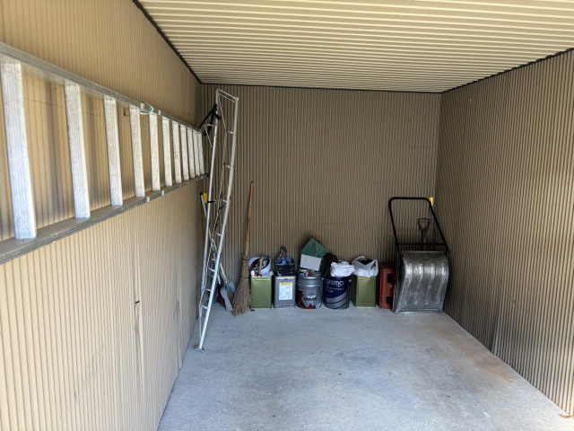 加茂駐車場1番ガレージ　物あり激安の駐車場写真