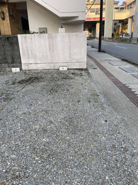 モノレール首里石嶺駅近の駐車場写真