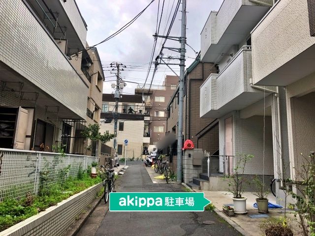 駐車場奥側から見た写真